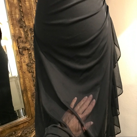 Elegant Floor length Black Gown - Picture 6 of 8